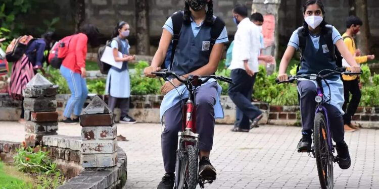 കൊവിഡ്-വ്യാപനം:-പരീക്ഷകൾ-മാറ്റുമോ?-സ്കൂളുകളുടെ-പ്രവർത്തനം-ഇനി-എങ്ങന?-ഉന്നതതലയോഗം-ഇന്ന്