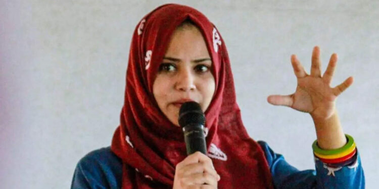 മതപരമായ-വസ്ത്രം-പറ്റില്ലെന്നത്-മൗലിക-അവകാശങ്ങളുടെ-ലംഘനം:-ഫാത്തിമ-തെഹ്ലിയ