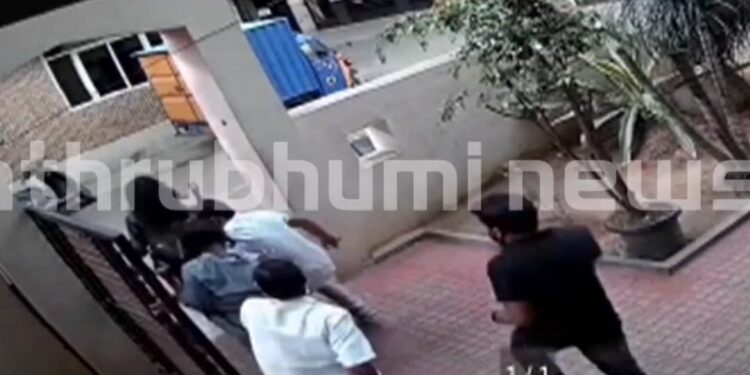 കോഴിക്കോട്ടുനിന്ന്-കാണാതായ-പെണ്‍കുട്ടികളിൽ-ഒരാളെ-കണ്ടെത്തി;-അഞ്ചുപേർ-ഓടി-രക്ഷപ്പെട്ടു