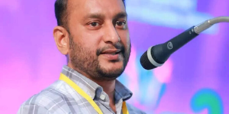 ‘അനുമതിയില്ലെങ്കിലും,-ശബരിമലയ്ക്ക്-പോകുന്ന-പോലീസുകാർക്ക്-താടിവെക്കാം;-സ്റ്റുഡൻ്റ്സ്-പോലീസിൽ-മതപരമായ-വസ്ത്രം-അനുവദിക്കില്ലെന്ന-നിലപാടിനെതിരെ-പി-കെ-ഫിറോസ്