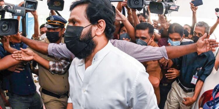 പരിശോധനയ്ക്കയച്ച-ഫോണുകള്‍-ഇന്ന്-തിരിച്ചെത്തും;-തിങ്കളാഴ്ച-കോടതിക്ക്-കൈമാറുമെന്ന്-ദിലീപ്‌