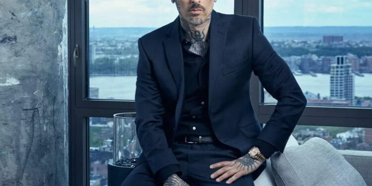 മൈക്കിന്-പ്രാണികളെ-വെറുപ്പാണ്,-പക്ഷെ-ശരീരത്തിൽ-പച്ചകുത്തിയിരിക്കുന്നത്-864-കീടങ്ങളെ