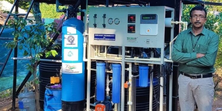 കീഴ്മാടുകാര്‍ക്ക്-ആശ്വാസം;-പെര്‍ക്ലോറേറ്റ്-നിറഞ്ഞ്-മലിനമായ-കിണറിലെ-വെള്ളം-ശുദ്ധീകരിച്ച്-ഗവേഷകര്‍