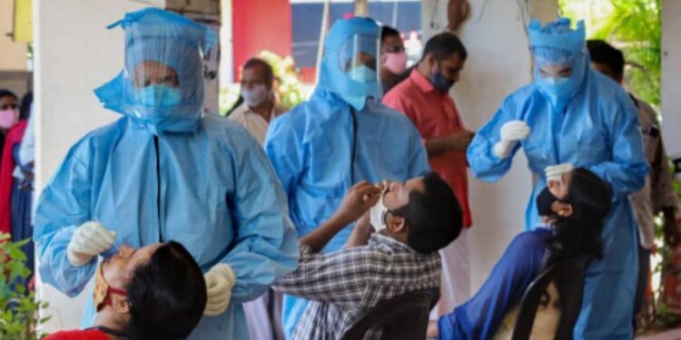 നേരിയ-ആശ്വാസം;-സംസ്ഥാനത്ത്-38,684-പേര്‍ക്ക്-കൂടി-കോവിഡ്;-28-മരണം,-രോഗസ്ഥിരീകരണ-നിരക്ക്-32.1-ശതമാനം