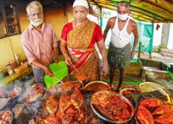മൺചട്ടിയിൽ-ചുട്ട-കൈപ്പത്തിരിയും-കപ്പ-പുഴുക്കും-മീൻപൊരിച്ചതും-കഴിക്കാം-ചന്ദ്രേട്ടന്റെ-കടയിൽ
