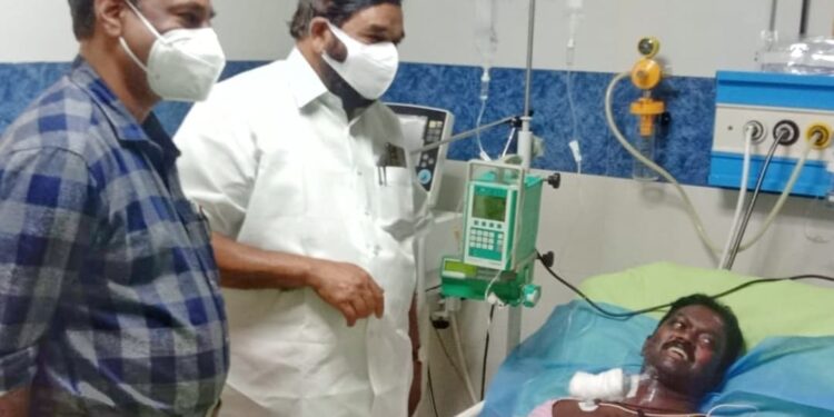 വാവ-സുരേഷിന്-ഒന്ന്-കാണണമെന്ന്-പറഞ്ഞ്-ഡോക്ടര്‍-വിളിച്ചു;-ഓടിയെത്തി-മന്ത്രി-വാസവന്‍