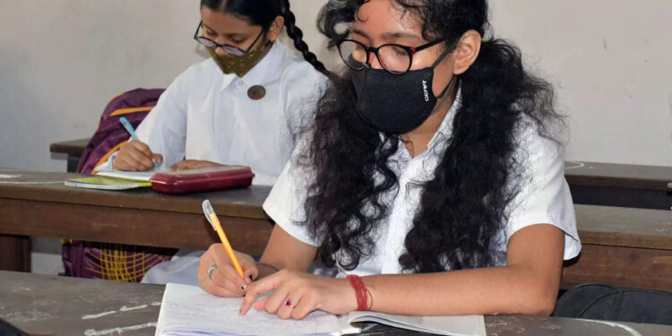 സംസ്ഥാനത്ത്-ഇന്നു-മുതൽ-സ്കൂളുകളും-കോളേജുകളും-തുറക്കുന്നു;-അധ്യയനം-വൈകിട്ടു-വരെ