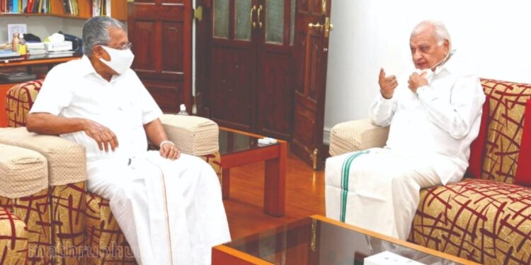 കണ്ടു,-സംസാരിച്ചു,-ഒപ്പിട്ടു:-കൂടിക്കാഴ്ചയ്ക്ക്-പിന്നാലെ-ലോകായുക്താ-ഓർഡിനൻസിൽ-ഗവർണറുടെ-ഒപ്പ്