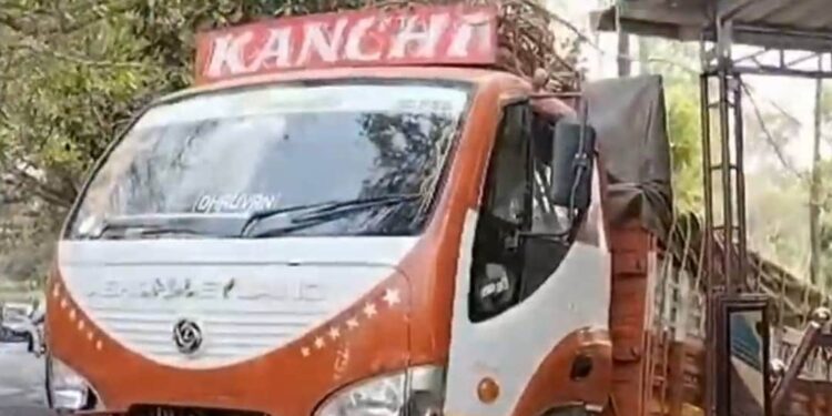 മീനങ്ങാടിയില്‍-ലോറി-കാറിലും-ഓട്ടോയിലും-ഇടിച്ചുകയറി;-ഒരാള്‍-മരിച്ചു,-മൂന്നുപേര്‍ക്ക്-പരിക്ക്