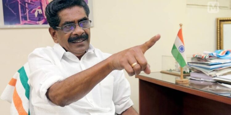 കര്‍ണനെ-പോലെ-ശപഥം-ചെയ്ത-ഗവര്‍ണര്‍-മുഖ്യമന്ത്രിയുമായി-കണ്ണ്-പൊത്തിക്കളിക്കുന്നു-മുല്ലപ്പള്ളി