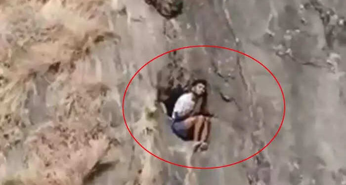 കരസേനാസംഘം-യുവാവിനു-തൊട്ടരികെ;-‘ബാബു-വെള്ളം-ചോദിച്ചു’;-പുലര്‍ച്ചെയോടെ-തിരിച്ചിറക്കാൻ-കഴിയുമെന്ന്-പ്രതീക്ഷ