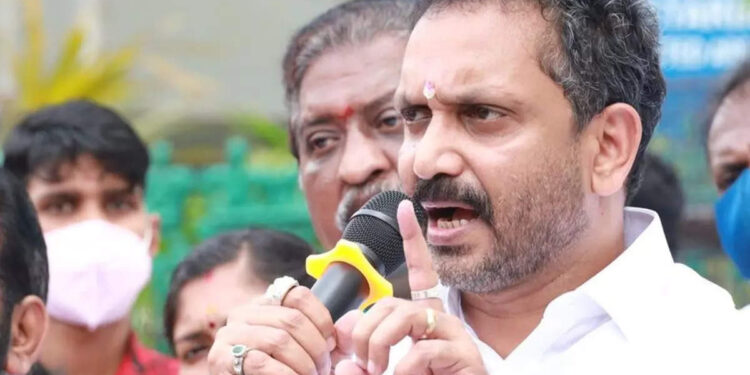 ഉത്തർപ്രദേശ്-മുഖ്യമന്ത്രിയുടെ-പ്രിൻസിപ്പൽ-സെക്രട്ടറി-സ്വർണ്ണക്കള്ളക്കടത്തിന്-ജയിലിൽ-പോയിട്ടില്ല;-യോഗി-വിവാദത്തിൽ-കെ-സുരേന്ദ്രൻ