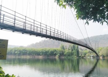 സഞ്ചാരികളെ-സ്വാഗതം-ചെയ്‌ത്‌-ഇഞ്ചത്തൊട്ടി-തൂക്കുപാലം