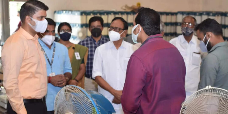 തൃക്കാക്കര-ഉപതെരഞ്ഞെടുപ്പ്-ചൂടിലേക്ക്;-മോക്ക്-പോൾ-പൂർത്തിയായി;-ആരാകും-സ്ഥാനാർഥികൾ