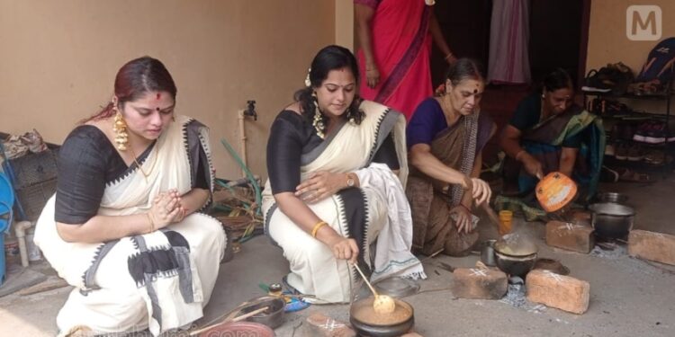 ഭക്തിസാന്ദ്രം-അനന്തപുരി;-ആറ്റുകാല്‍-ദേവിക്ക്-പൊങ്കാല-നിവേദിച്ചു