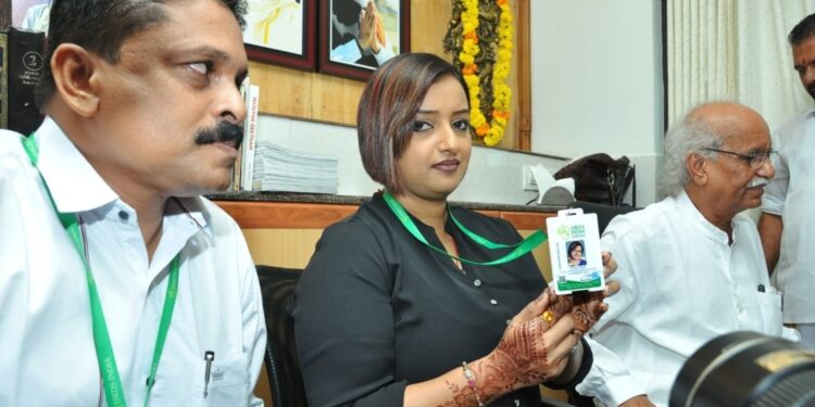 പുതിയ-ജോലിയില്‍-പ്രവേശിച്ച്-സ്വപ്‌ന-സുരേഷ്;-ജീവിതത്തിന്റെ-രണ്ടാംഘട്ടം-തുടങ്ങുന്നെന്ന്-സ്വപ്ന