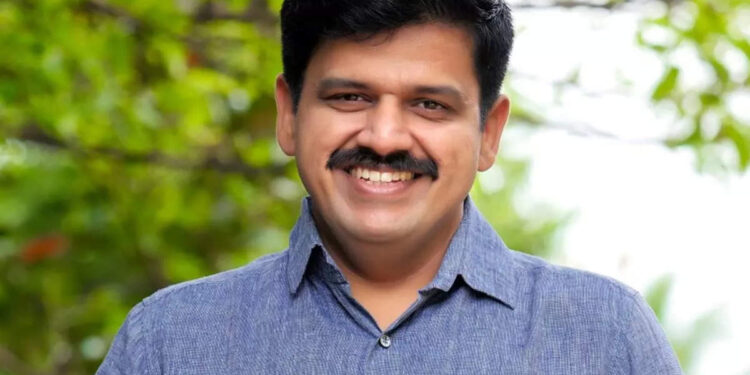 ‘ഇത്-സാധാരണ-നാട്ടിൻപുറത്ത്-നടക്കുന്നത്’;-തലശേരിയിലെ-വിദ്വേഷ-പ്രസംഗത്തെ-ന്യായീകരിച്ച്-സന്ദീപ്-വാര്യർ
