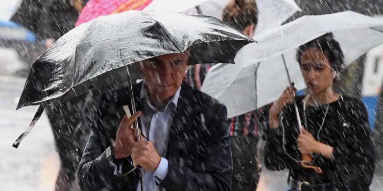 ക്വീൻസ്ലാൻറിലും-nswലും-പേമാരിയും-ശക്തമായ-കാറ്റും-തുടരും