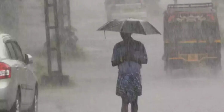 ഈ-ദിവസങ്ങളിൽ-കേരളത്തിൽ-ഇടിമിന്നലോട്-കൂടിയ-മഴയെത്തും;-ന്യൂനമർദം-അതിതീവ്ര-ന്യൂനമർദമായി