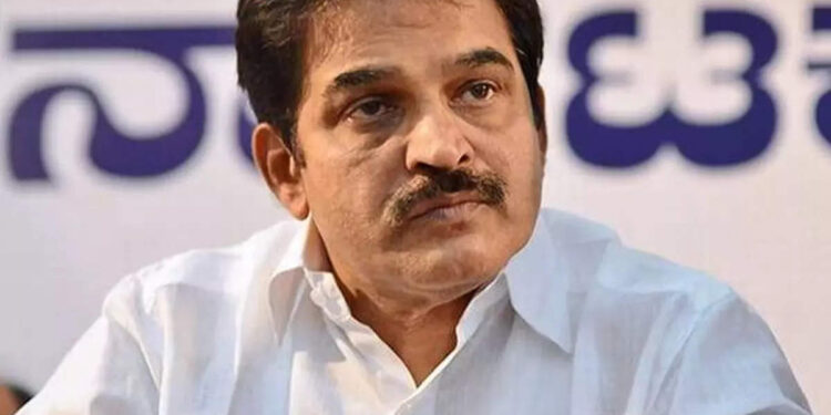 കരളുറപ്പുള്ള-ഒരു-കോണ്‍ഗ്രസ്-നേതാവിനെയും-കൊലക്കത്തി-കാട്ടി-ഭയപ്പെടുത്താമെന്ന്-കരുതരുത്:-കെസി-വേണുഗോപാൽ