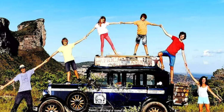 വിന്റേജ്-കാറിൽ-22-വർഷം-ലോകം-ചുറ്റി!-സാപ്പ്-കുടുംബം-ഒടുവിൽ-യാത്ര-അവസാനിപ്പിക്കുന്നു