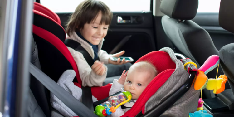 കൊച്ചിൻ എയർപോർട്ടിൽ ബേബി കാർ സീറ്റ് ലഭ്യമാക്കി മെഡ്‌മിക്സ്