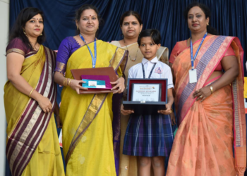 സാഹിത്യരംഗത്തെ നേട്ടങ്ങൾക്ക് സന്നിധി കുൽക്കർണിയെ സൗന്ദര്യ സെൻട്രൽ സ്കൂൾ അനുമോദിച്ചു.