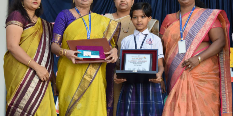 സാഹിത്യരംഗത്തെ നേട്ടങ്ങൾക്ക് സന്നിധി കുൽക്കർണിയെ സൗന്ദര്യ സെൻട്രൽ സ്കൂൾ അനുമോദിച്ചു.