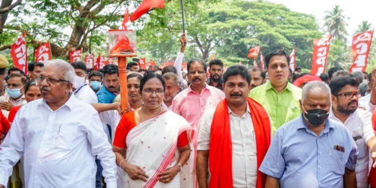 ഗുജറാത്തിലുൾപ്പെടെ-വളർച്ച;-അംഗങ്ങളിൽ-പകുതിയിലേറെയും-കേരളത്തിലെന്ന്-സിപിഎം-സംഘടനാ-റിപ്പോർട്ട്