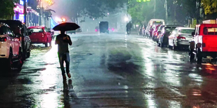 സംസ്ഥാനത്ത്-മഴ-വീണ്ടും-ശക്തമാകും;-ബംഗാൾ-ഉൾകടലിൽ-ന്യുനമർദ്ദ-സാധ്യത