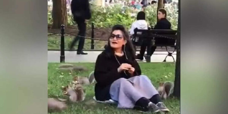 അണ്ണാന്‍-കുഞ്ഞുങ്ങളോടും-കിളികളോടും-കൂട്ടുകൂടി-യുവതി;-സ്‌നോ-വൈറ്റ്-ആണോ-ഇതെന്ന്-സോഷ്യല്‍-മീഡിയ