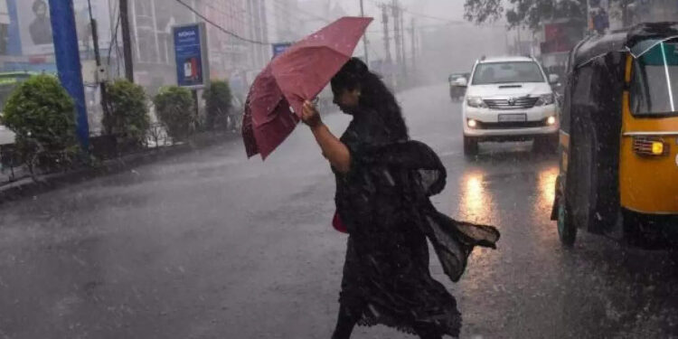 വിവിധ-ജില്ലകളിൽ-യെല്ലോ-അലേർട്ട്;-ഇടിമിന്നലോട്-കൂടിയ-ശക്തമായ-മഴയും-കാറ്റും-തുടരും,-മുന്നറിയിപ്പ്