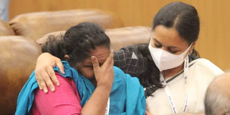 എച്ചിൽത്തൊട്ടിയിൽനിന്ന്-ഭക്ഷണം-കഴിച്ചിട്ടുണ്ട്,-മറ്റുള്ളവർ-തുപ്പിയ-ഭക്ഷണം-കഴിച്ചിട്ടുണ്ട്;-ക്രൂരത-കാട്ടിയത്-മലയാളി-കുടുംബമെന്ന്-പ്രവാസി