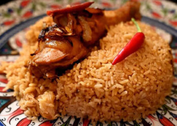 കനത്ത-മഴയില്‍-ബിരിയാണി-ചെമ്പ്-ഒഴുകി-പോകുന്നു;-വൈറലായി-വീഡിയോ,-പൊട്ടി-ചിരിച്ച്-സോഷ്യല്‍-മീഡിയ