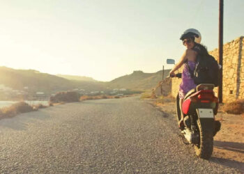 ഇവള്‍-ആള്-പുലിയാണ്;-പാകിസ്ഥാനിലെ-ഫുഡ്-ഡെലിവറി-പെണ്‍കുട്ടിയെ-പ്രശംസിച്ച്-സോഷ്യല്‍-മീഡിയ