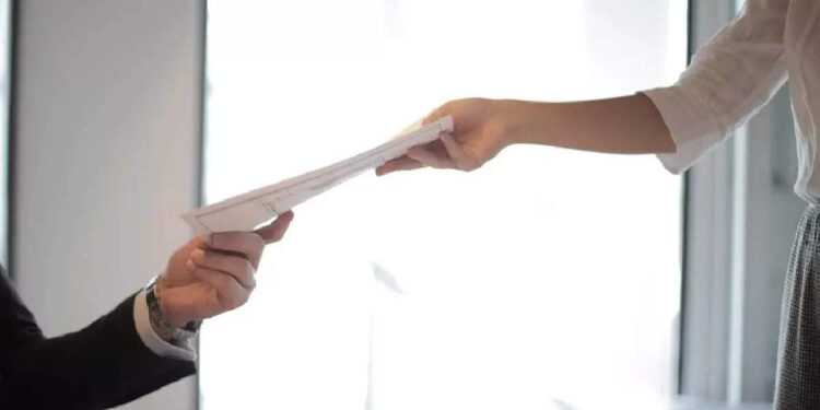 ഏഴ്-വര്‍ഷത്തിനിടെ-ആദ്യമായി-വൈകി-എത്തി;-ജീവനക്കാരന്-എതിരെ-കമ്പനിയുടെ-കടുത്ത-നടപടി