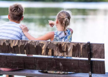 വണ്ടി-തള്ളാന്‍-വഴിയോര-കച്ചവടക്കാരിയെ-സഹായിക്കുന്നത്-ആരാണെന്ന്-കണ്ടോ?-കുഞ്ഞ്-മനസിലെ-നന്മയെ-പ്രശംസിച്ച്-സോഷ്യല്‍-മീഡിയ