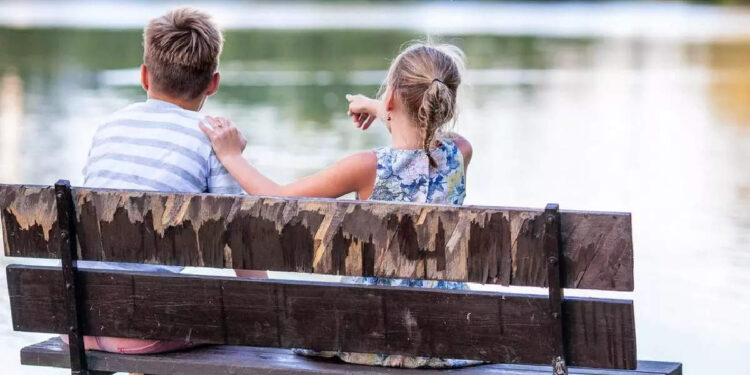 വണ്ടി-തള്ളാന്‍-വഴിയോര-കച്ചവടക്കാരിയെ-സഹായിക്കുന്നത്-ആരാണെന്ന്-കണ്ടോ?-കുഞ്ഞ്-മനസിലെ-നന്മയെ-പ്രശംസിച്ച്-സോഷ്യല്‍-മീഡിയ