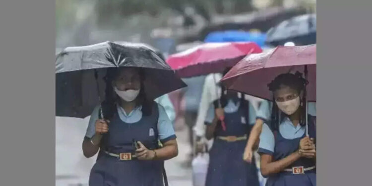 രണ്ട്-ജില്ലകളിലെ-ദുരിതാശ്വാസക്യാമ്പുകൾ-പ്രവർത്തിക്കുന്ന-സ്‌കൂളുകൾക്ക്-നാളെ-അവധി;-എലിപ്പനിക്കെതിരെ-ജാഗ്രത-വേണമെന്ന്-മുന്നറിയിപ്പ്