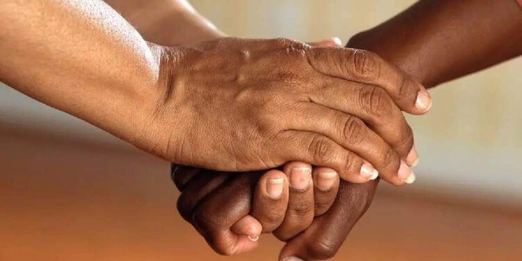 20-വര്‍ഷങ്ങള്‍ക്ക്-ശേഷം-അവര്‍-കണ്ടുമുട്ടി;-ആരുടെയും-കണ്ണ്-നിറയ്ക്കും-ഈ-ഒത്തുചേരല്‍