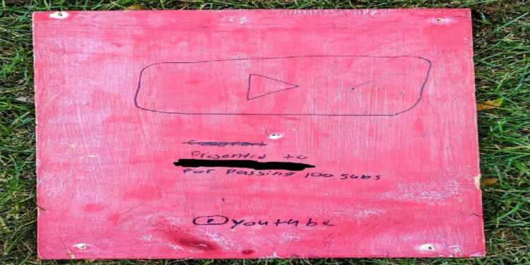 യൂട്യൂബില്‍-100-സബ്‌സ്‌ക്രൈബേഴ്‌സായതിന്-പ്ലേ-ബട്ടണ്‍;-നല്‍കിയത്-ആരാണെന്ന്-അറിയണോ?