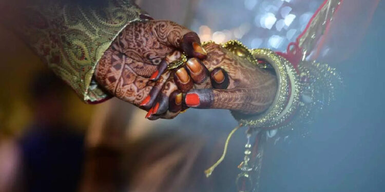 ബുള്ളറ്റില്‍-ചീറിപ്പാഞ്ഞ്-വധു;-വൈറലായി-വീഡിയോ