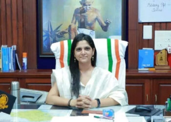 വിദ്യാര്‍ത്ഥികള്‍ക്കൊപ്പം-നൃത്തം-ചെയ്ത്-തലശ്ശേരി-സബ്-കളക്ടര്‍;-വൈറലായി-വീഡിയോ