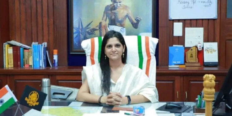 വിദ്യാര്‍ത്ഥികള്‍ക്കൊപ്പം-നൃത്തം-ചെയ്ത്-തലശ്ശേരി-സബ്-കളക്ടര്‍;-വൈറലായി-വീഡിയോ