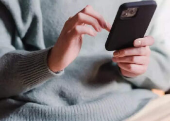 മീംസ്-കാണാന്‍-ദിവസവും-നിങ്ങള്‍-എത്ര-സമയം-ചെലവഴിക്കുന്നുണ്ടെന്ന്-അറിയാമോ?-ഇന്ത്യക്കാരുടെ-ഫോണ്‍-ഉപയോഗത്തെക്കുറിച്ച്-പഠനം