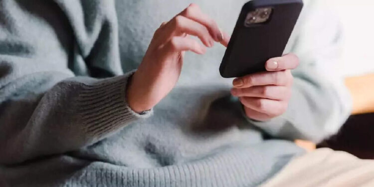 മീംസ്-കാണാന്‍-ദിവസവും-നിങ്ങള്‍-എത്ര-സമയം-ചെലവഴിക്കുന്നുണ്ടെന്ന്-അറിയാമോ?-ഇന്ത്യക്കാരുടെ-ഫോണ്‍-ഉപയോഗത്തെക്കുറിച്ച്-പഠനം