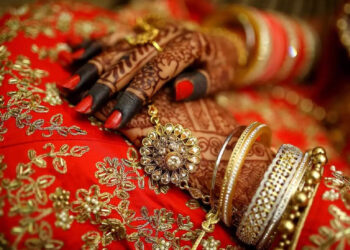 മകളുടെ-കാല്‍-കഴുകിയ-പാല്‍-കുടിച്ച്-മാതാപിതാക്കള്‍;-ഇന്റര്‍നെറ്റില്‍-ഭിന്നാഭിപ്രായം,-വീഡിയോ-വൈറല്‍