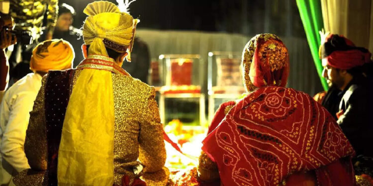 വിവാഹത്തില്‍-നിന്ന്-മുങ്ങാന്‍-ആശുപത്രി-നാടകം;-വരനെ-കൈയോടെ-പൊക്കി-വധുവിന്റെ-കുടുംബം