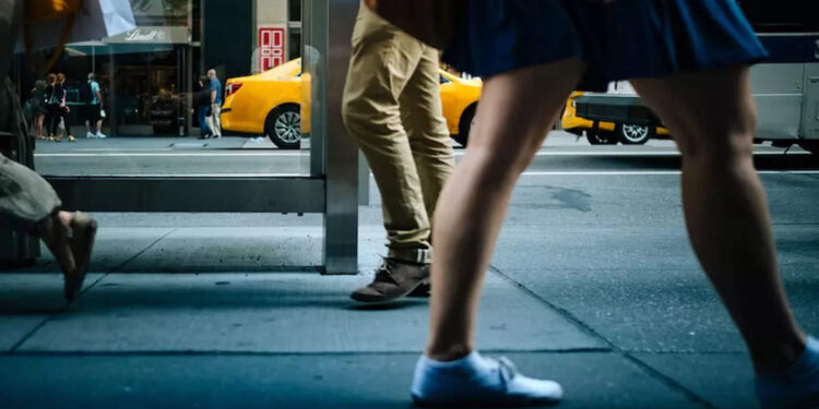 high-cholesterol-symptoms-|-കൊളസ്ട്രോള്‍-കൂടുന്നുണ്ടോ?-നടത്തത്തില്‍-നിന്ന്-മനസ്സിലാക്കാം