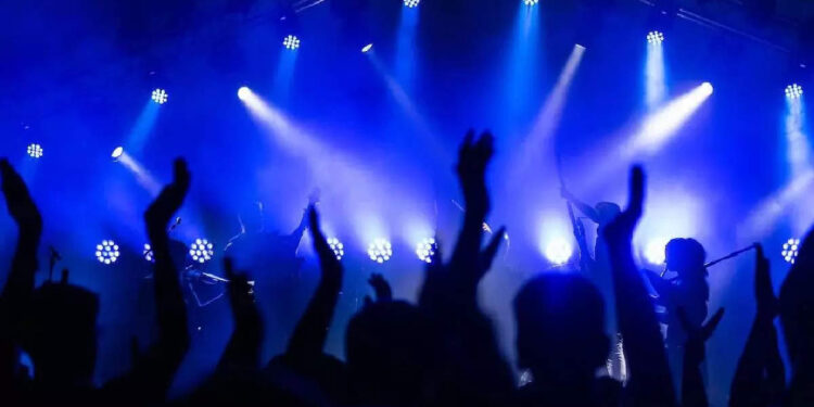 പബില്‍-കയറി-അനുവാദമില്ലാതെ-തുറിച്ച്-നോക്കിയാല്‍-ഇനി-പണി-കിട്ടും